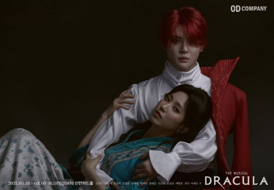 '드라큘라'역 김준수 X '미나'역 박지연   [오디컴퍼니㈜ 제공]